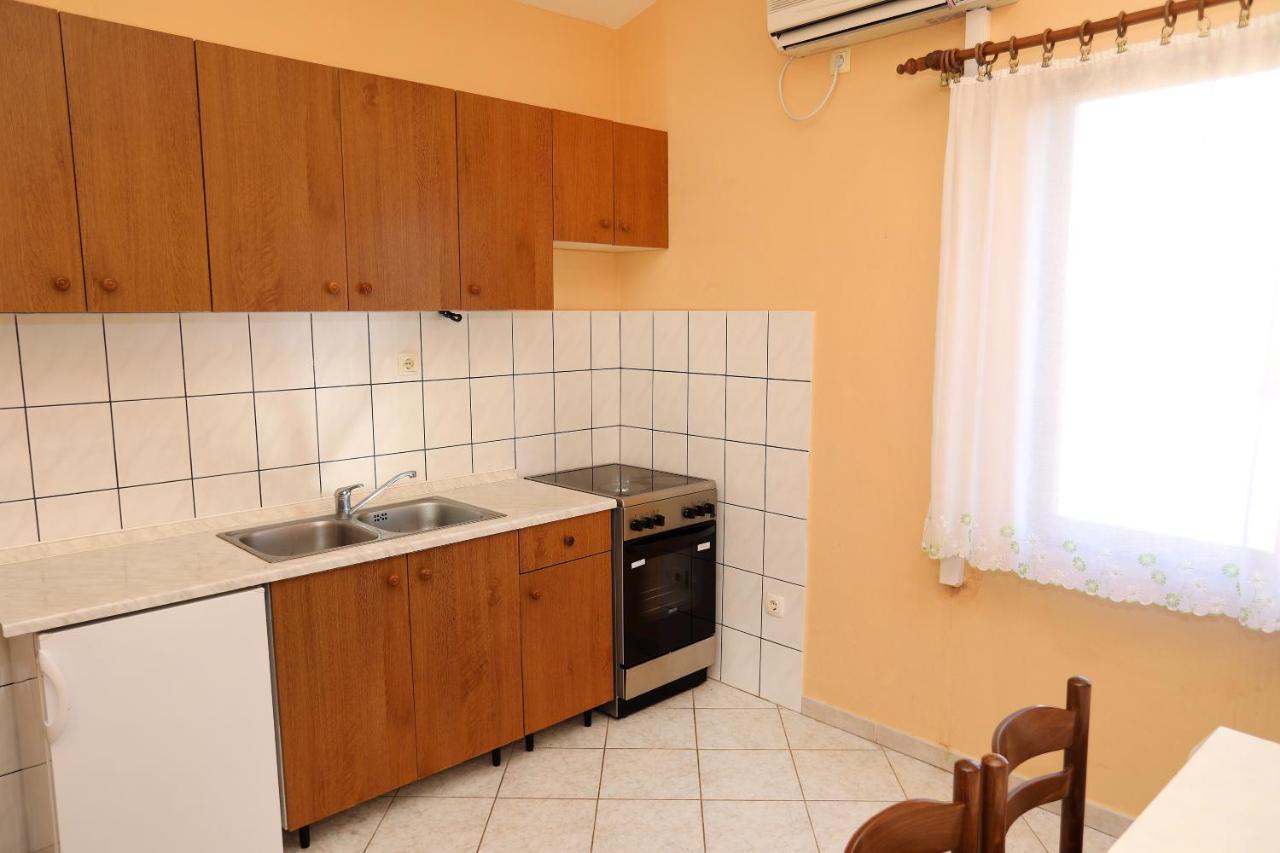 Apartman Gilan Seget Vranjica Exteriör bild