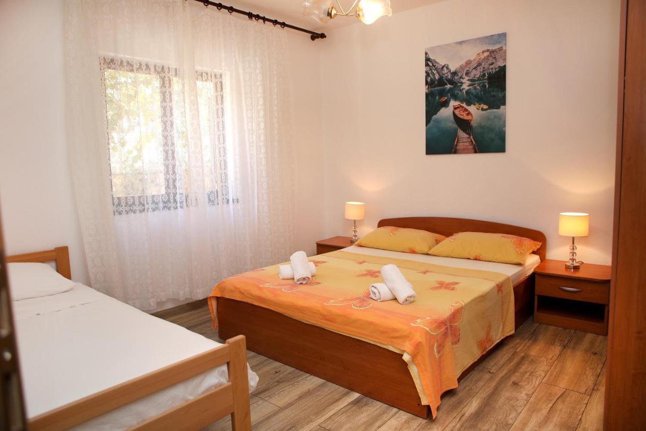Apartman Gilan Seget Vranjica Exteriör bild