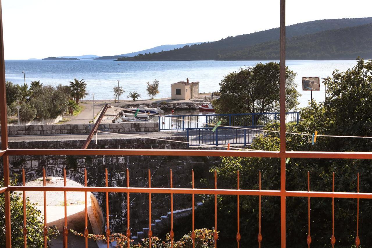 Apartman Gilan Seget Vranjica Exteriör bild