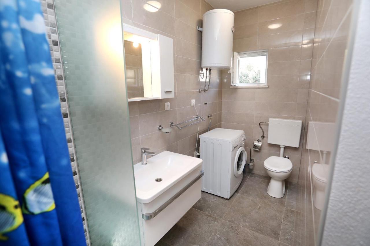 Apartman Gilan Seget Vranjica Exteriör bild