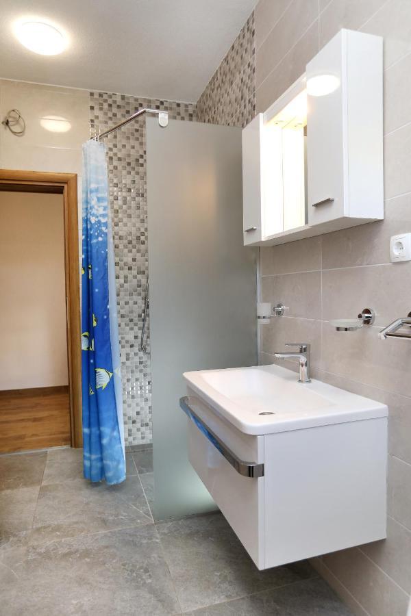 Apartman Gilan Seget Vranjica Exteriör bild