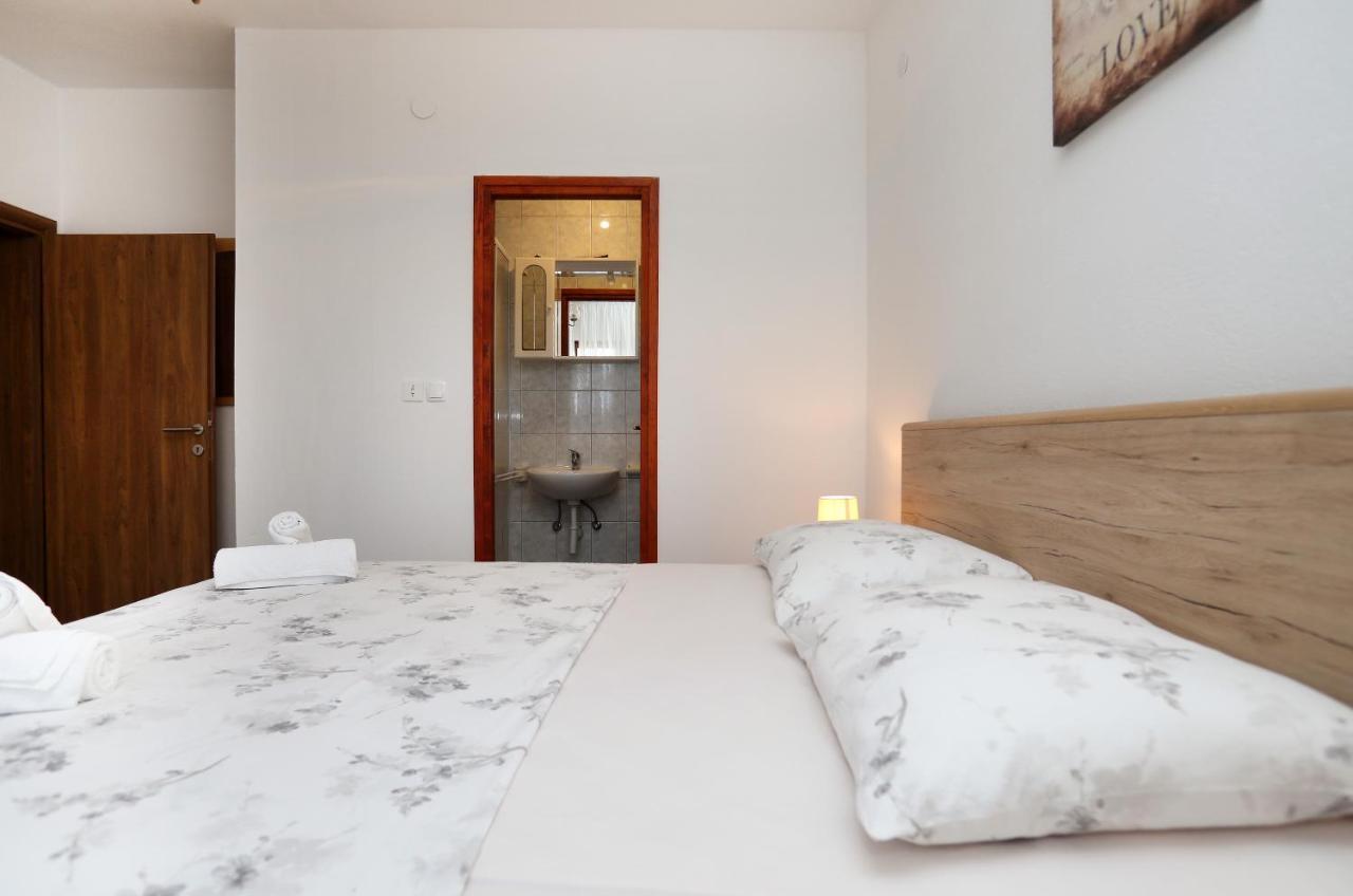 Apartman Gilan Seget Vranjica Exteriör bild