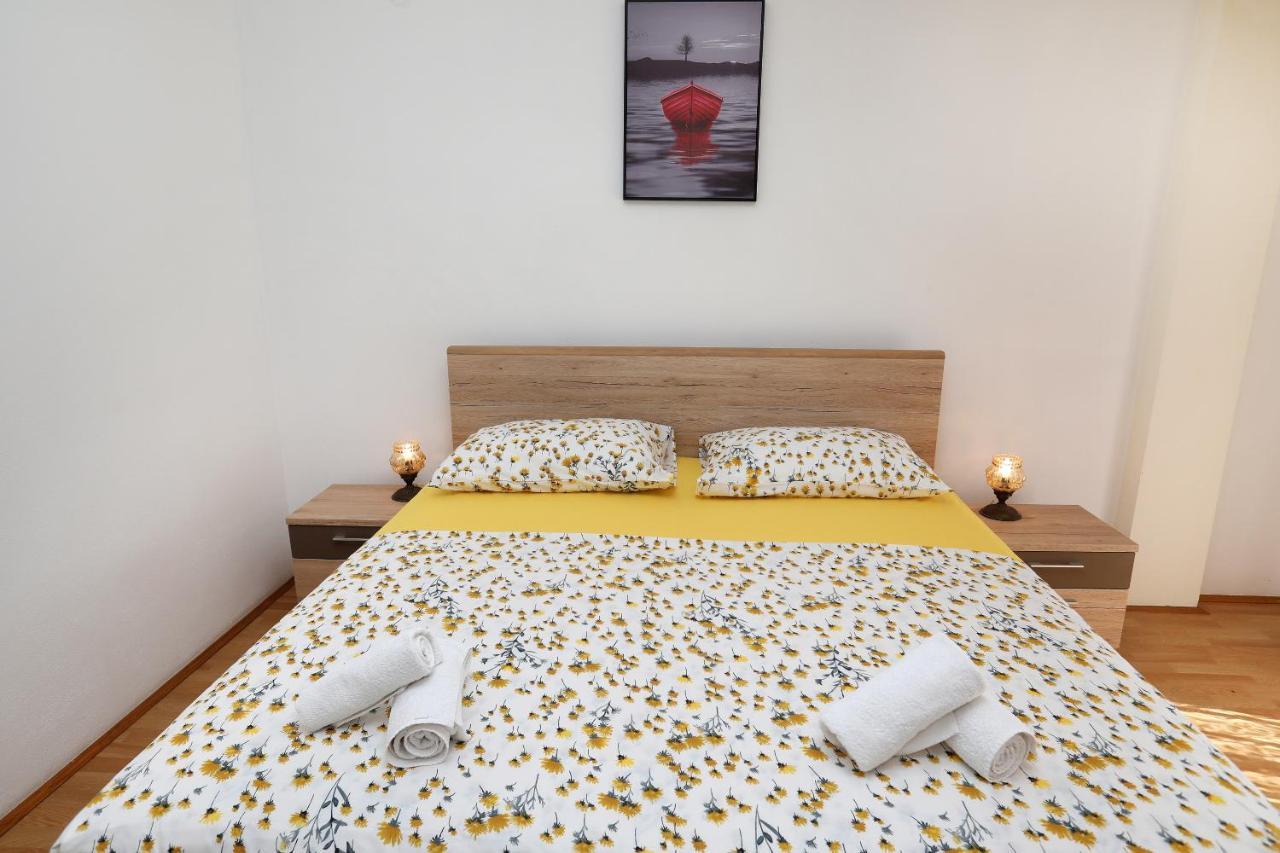 Apartman Gilan Seget Vranjica Exteriör bild