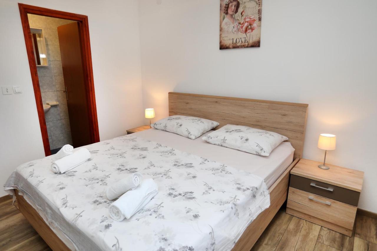 Apartman Gilan Seget Vranjica Exteriör bild