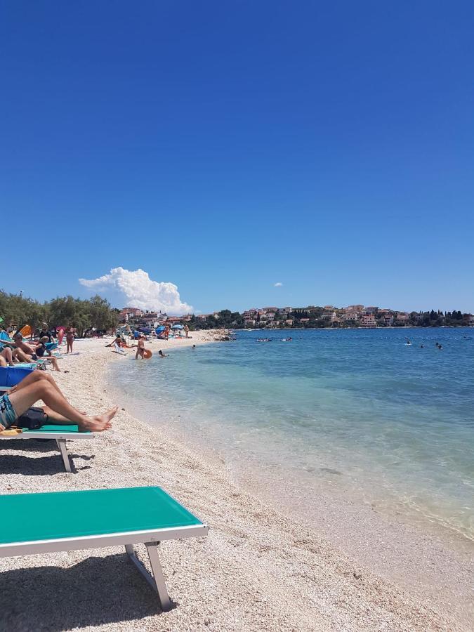 Apartman Gilan Seget Vranjica Exteriör bild
