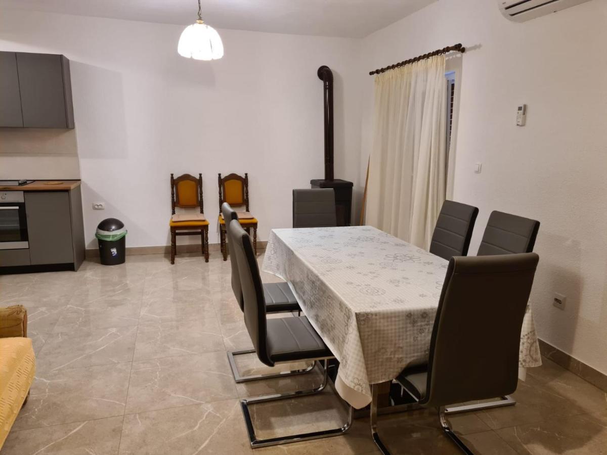 Apartman Gilan Seget Vranjica Exteriör bild