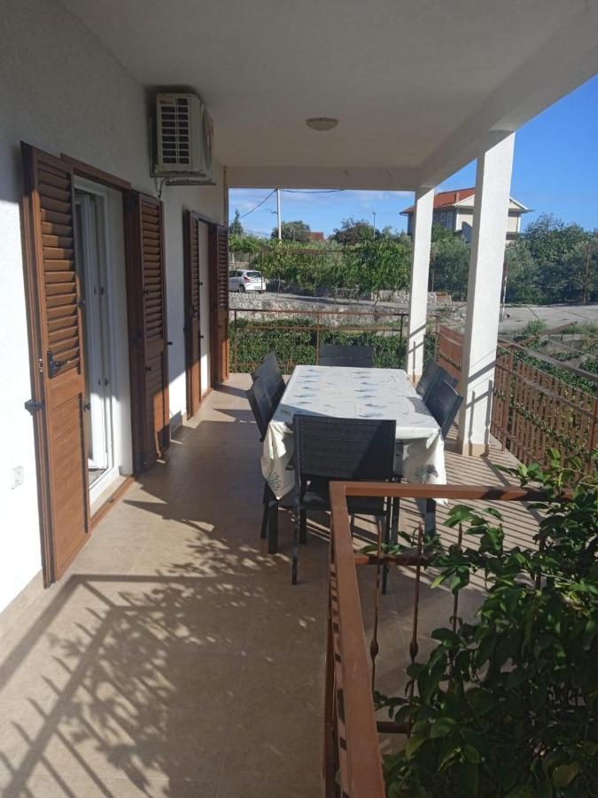 Apartman Gilan Seget Vranjica Exteriör bild