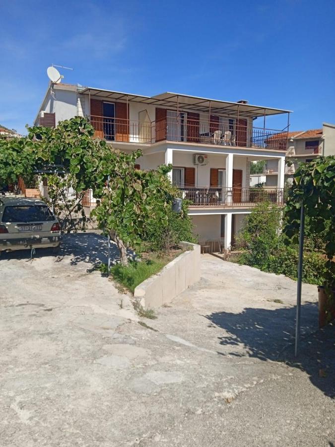 Apartman Gilan Seget Vranjica Exteriör bild