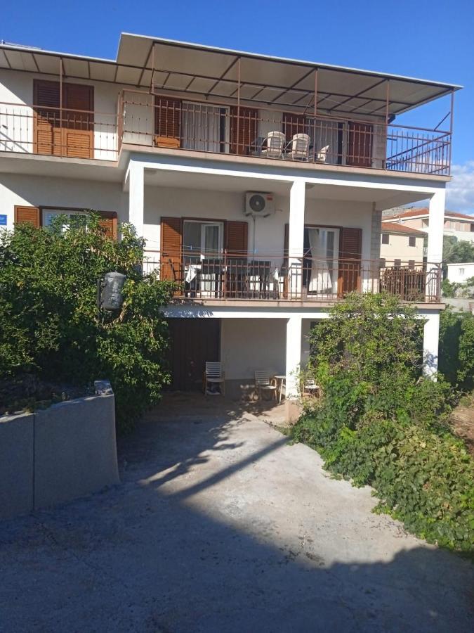 Apartman Gilan Seget Vranjica Exteriör bild
