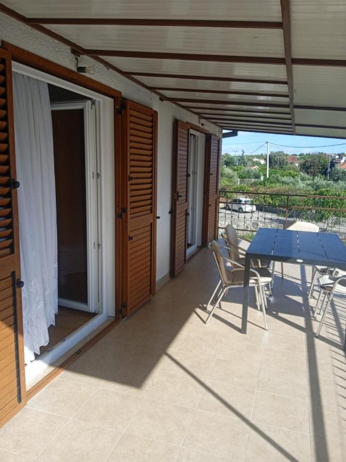 Apartman Gilan Seget Vranjica Exteriör bild