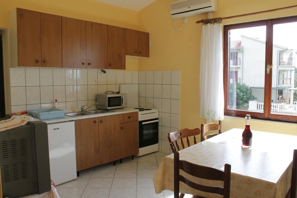 Apartman Gilan Seget Vranjica Rum bild